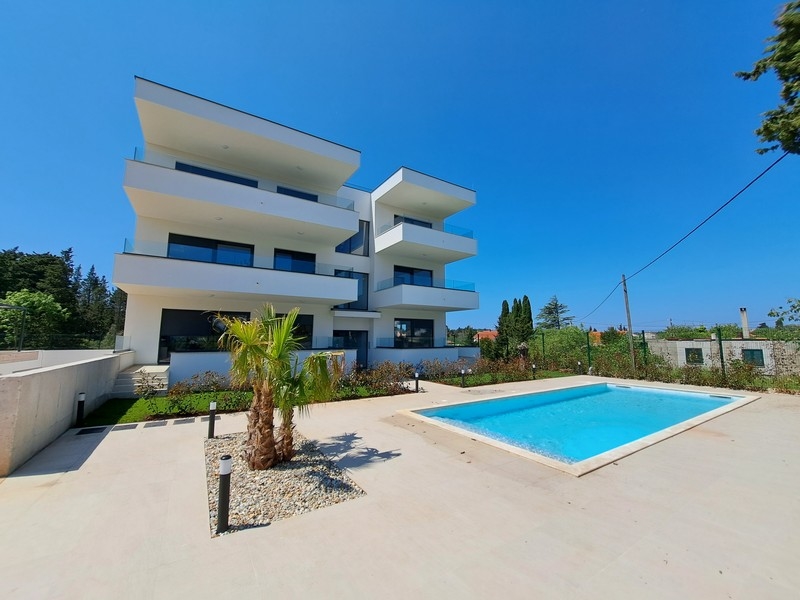 Apartman közös medencével