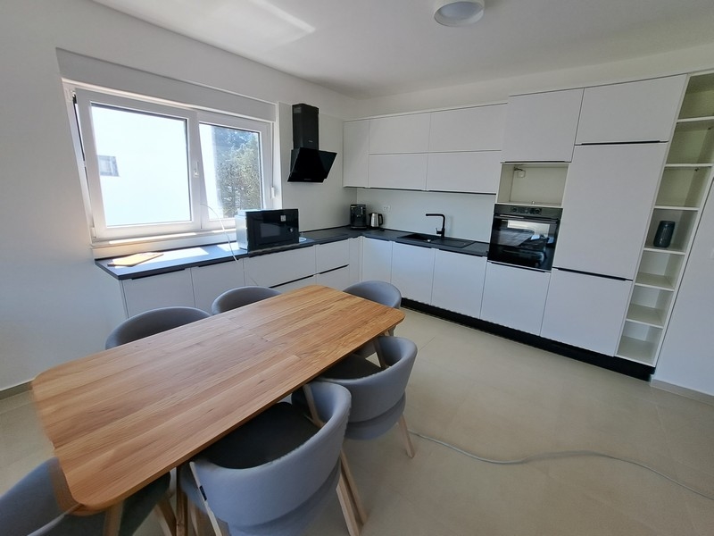 Világos lakások nagy ablakokkal