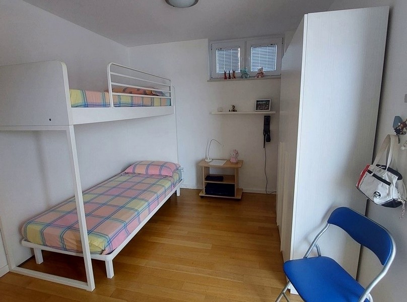 Az A3003-as apartman második, kisebb hálószobája Horvátországban.