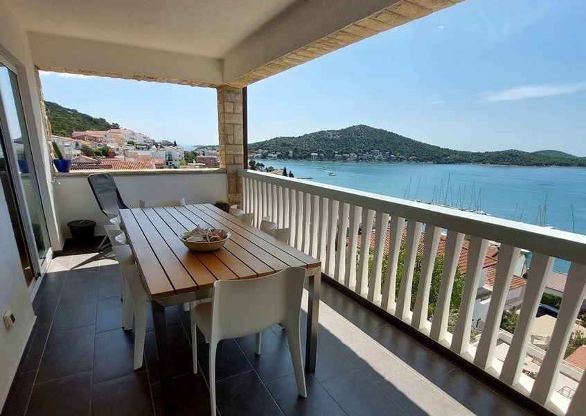 Tengerre néző apartman A3003, eladásra kínált Horvátországban a tenger közelében.