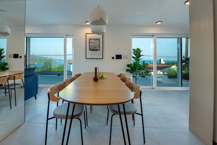 Az A3007 ingatlan modern belső terei Voloskoban, Opatija, Horvátország - Panorama Scouting.