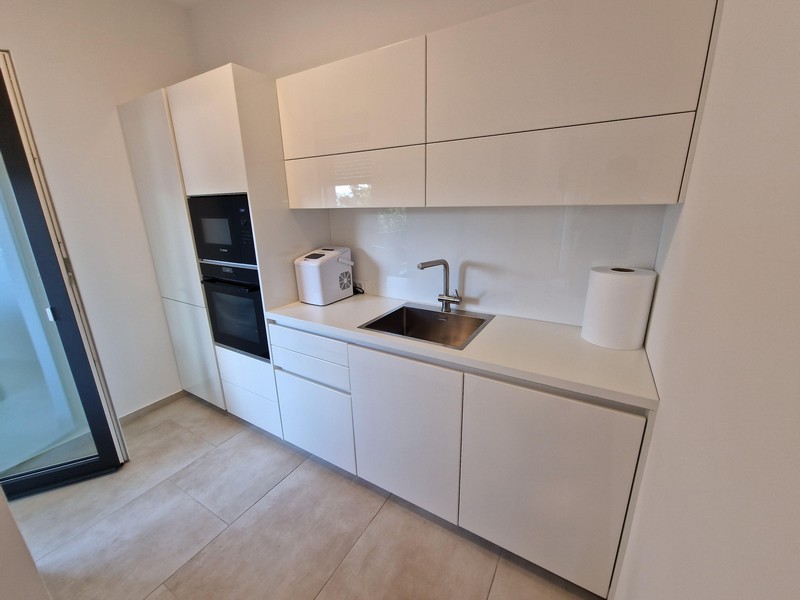 Fehér konyha - apartman A3043 Horvátországban, Panorama Scouting.