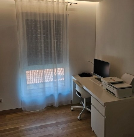Részben bútorozott hálószoba