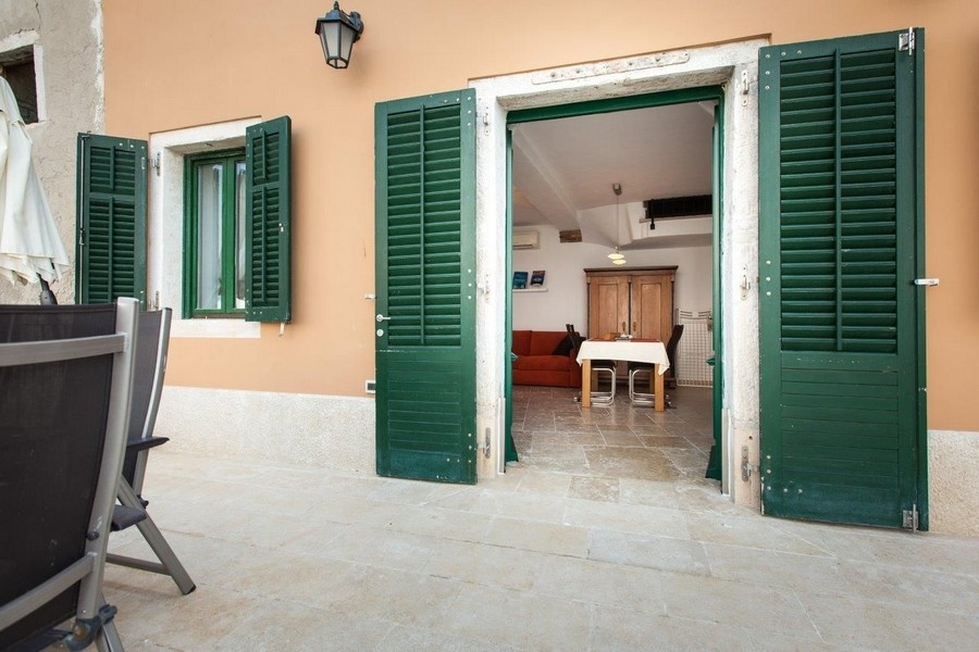 Terasz és kilátás az isztriai Rovinjban található A3053-as ingatlan lakóterületére.