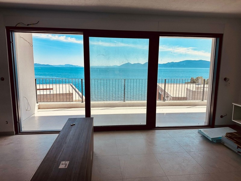 Tengerre néző kilátás az A3057 ingatlan nappalijából, Hvar-sziget, Horvátország - Panorama Scouting.