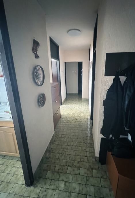 Előszoba és bejárat.