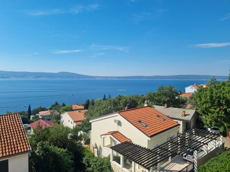 Tengerre néző A3071 ingatlan Novi Vinodolskiban, a Kvarner-öbölben.