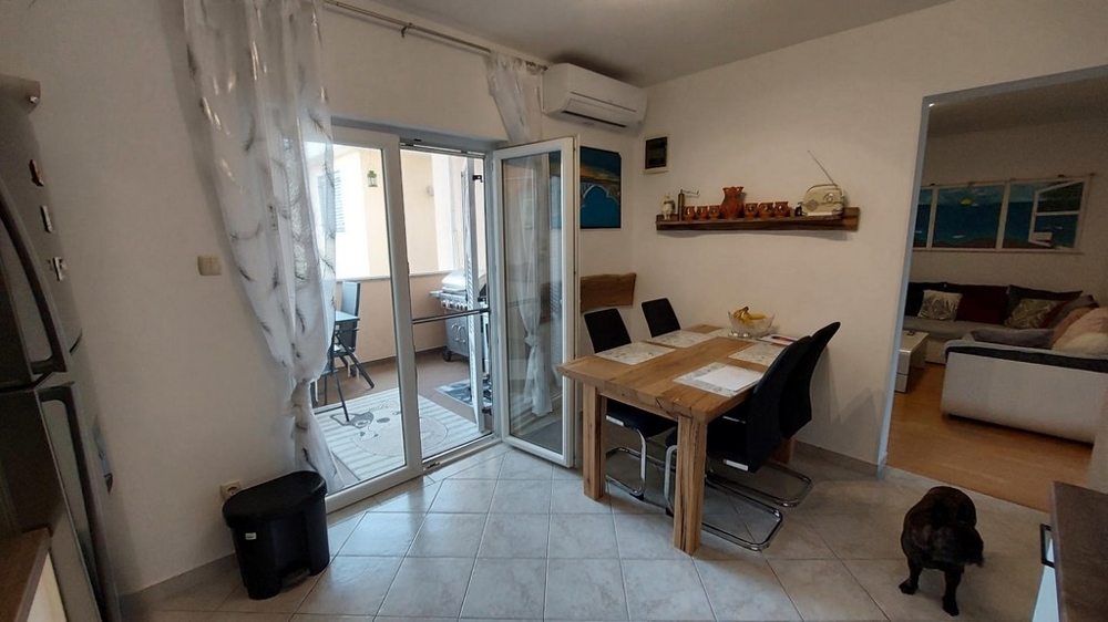 Világos és gondozott apartman Stara Novaljában, Pag szigetén