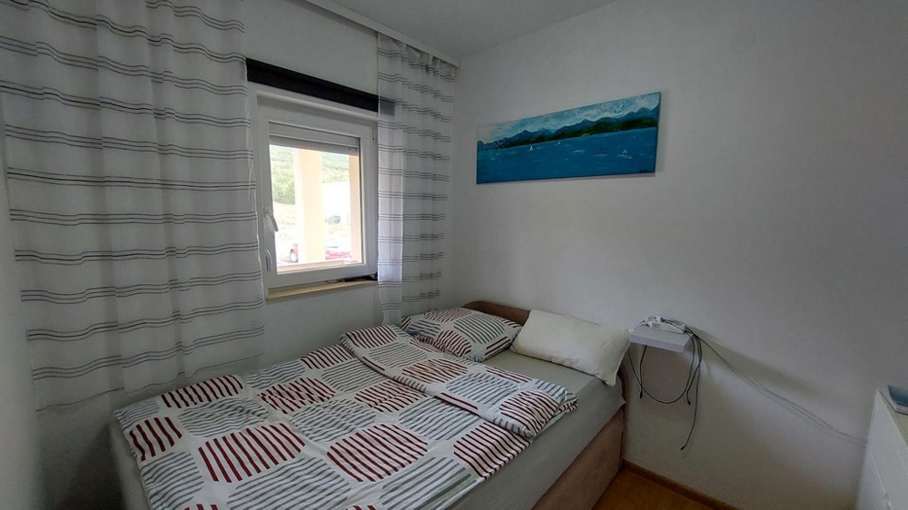 Hálószoba ablakkal