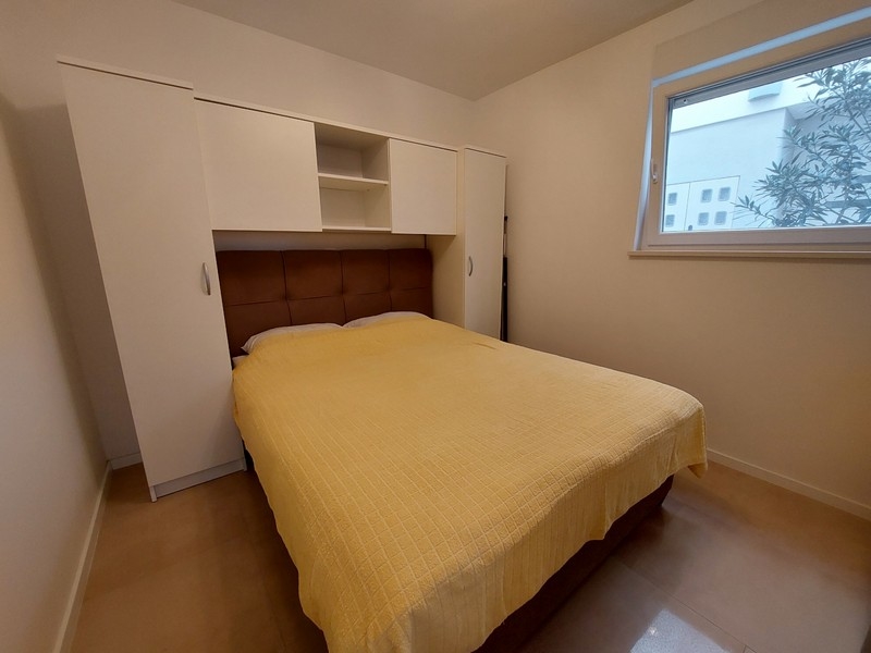 Hálószoba beépített gardróbbal.