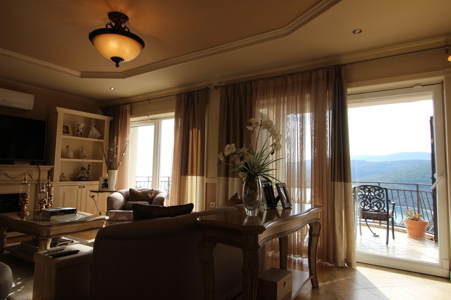 Apartman tengerre néző terasszal