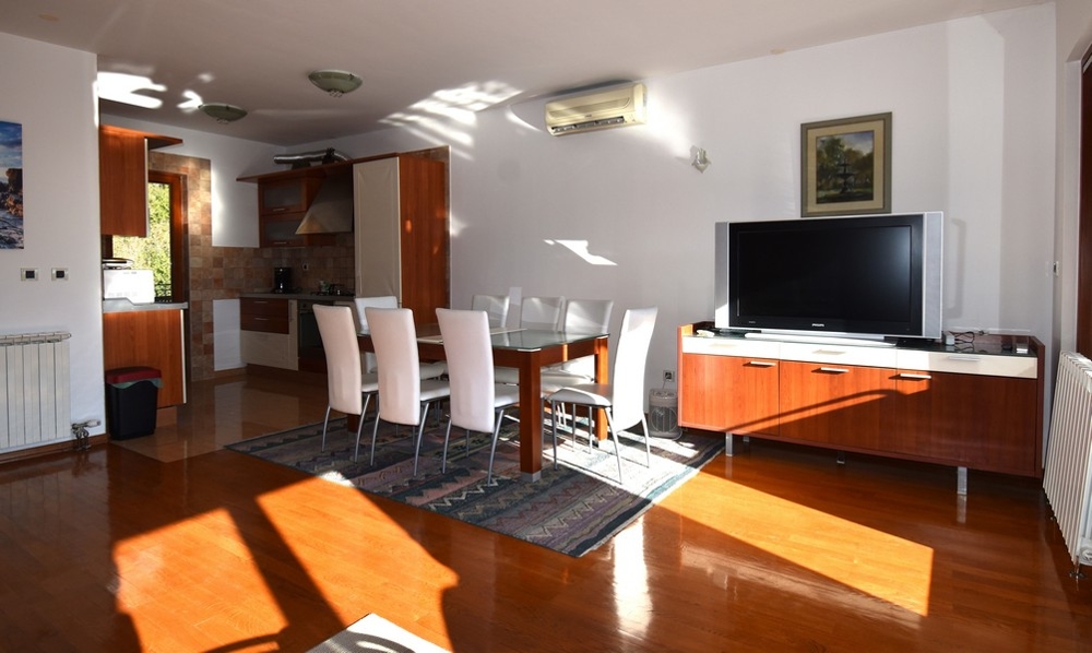 Modern nappali amerikai konyhás duplex apartmanban, Real Estate Opatija, Horvátország, A3157.