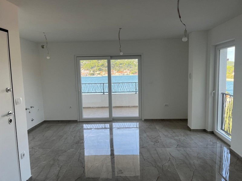 Kilátás a tengerre az A3192 ingatlan nappalijából, Tisno, Horvátország.