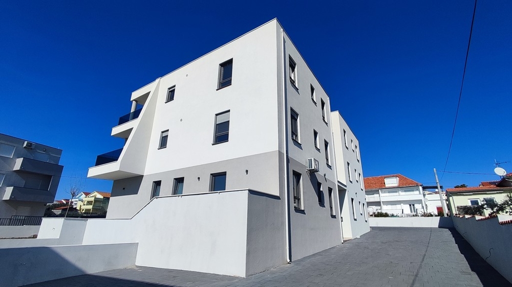 Belső munka egy horvátországi tengerre néző kagylóépületen