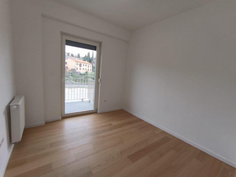 Hálószoba erkélyajtós Rijekában, Horvátországban eladó lakás