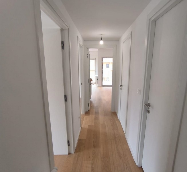 Horvátországi Rijeka folyosója, szobához való hozzáféréssel eladó lakás