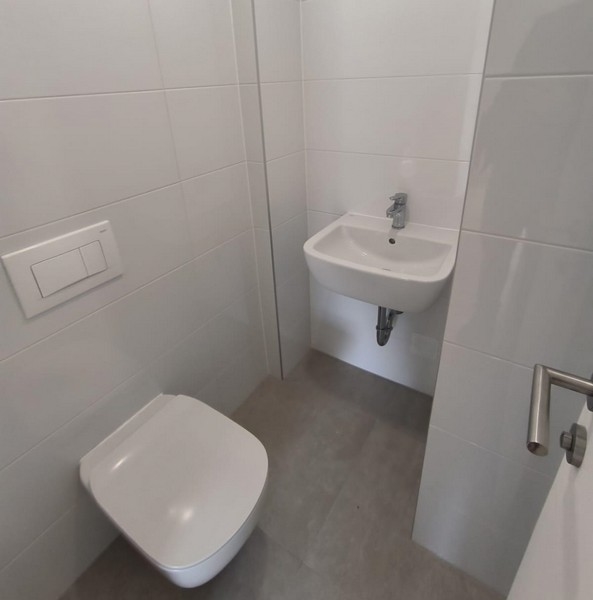 Kis fürdőszobás lakás WC-vel eladó Horvátországban, Rijekában