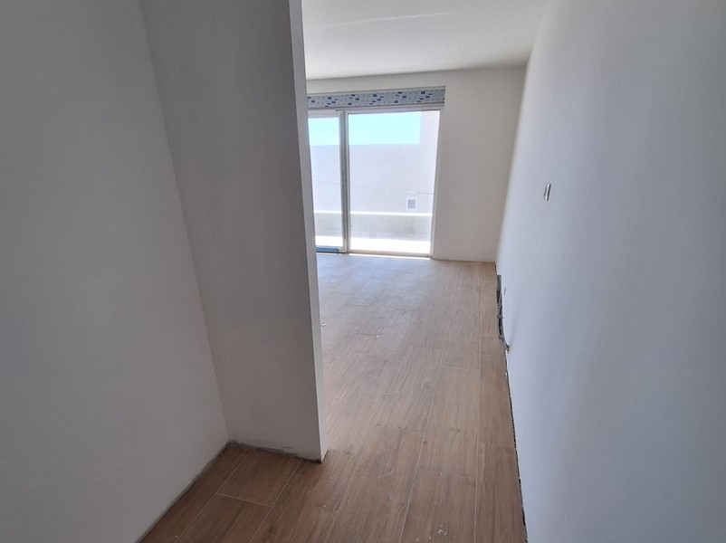 Üres, beköltözhető fapadlós, erkélyre néző lakás Horvátországban, a Panorama Scouting kínálatában