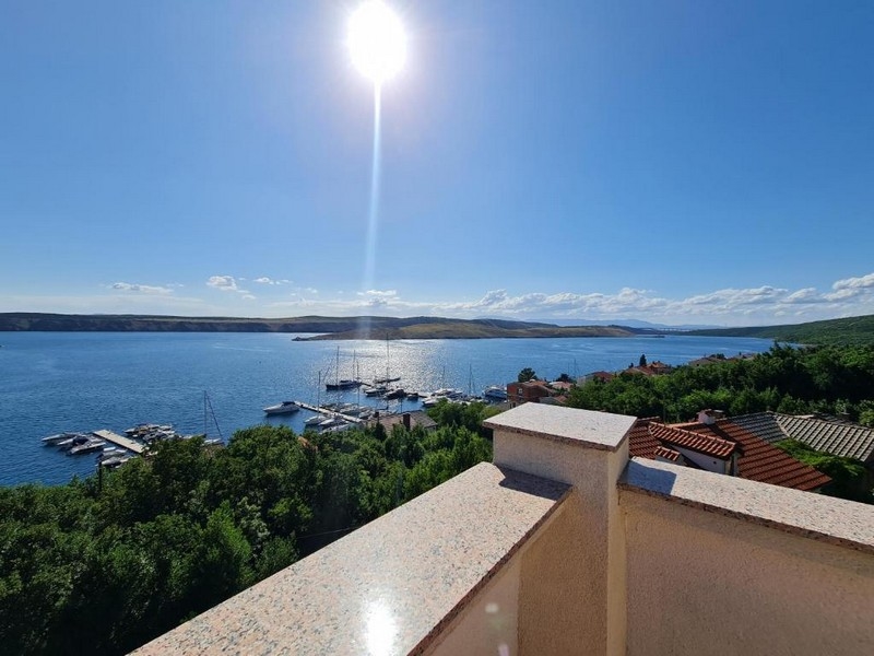 Panorámás kilátás a tengerre az A3275 ingatlanról, Horvátország.