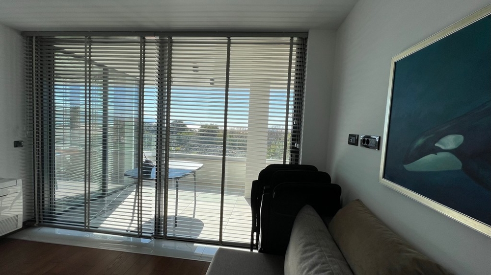 Ingatlan Horvátország, Krk város, Krk sziget Eladó lakás - nappali teraszajtóval