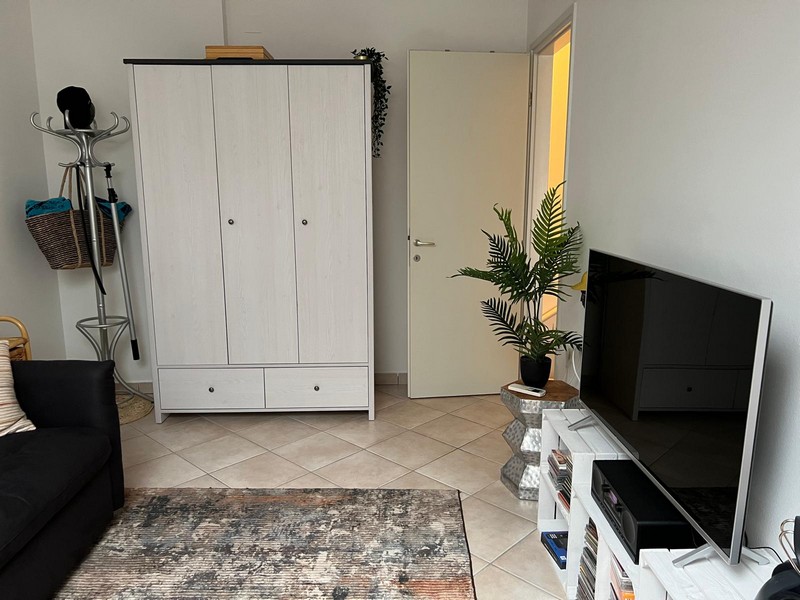 A felső szintre belső lépcsők vezetnek.