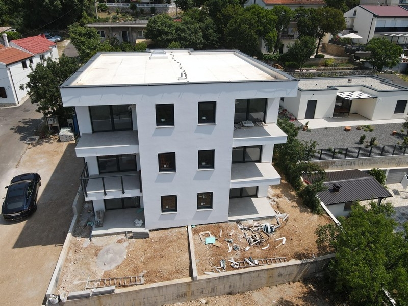 Kilátás modern új építésű apartmanokra Horvátországban zöldövezettel körülvéve