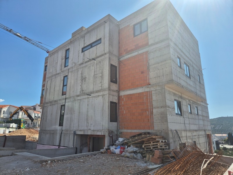 Primoštenben, Dalmáciában eladók saját medencés erkélyek modern apartmanokban