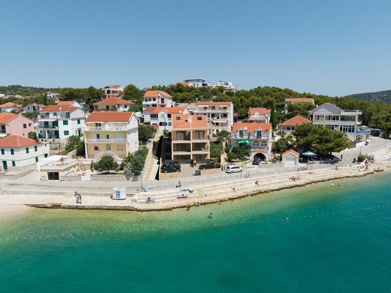 Vásároljon apartmanokat közvetlenül a tenger mellett Horvátországban - Panorama Scouting A3331.