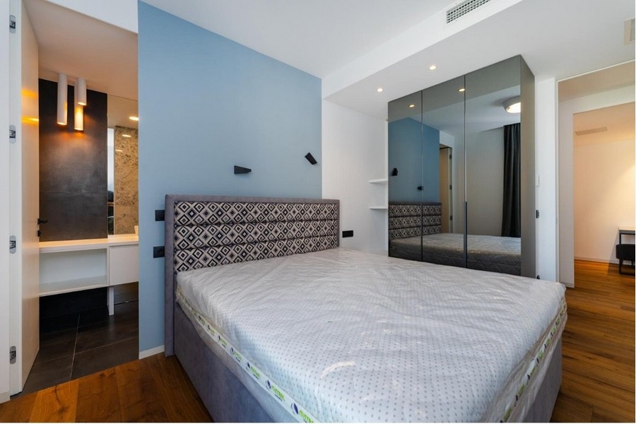 Hálószoba saját fürdőszobával és stílusos belsővel