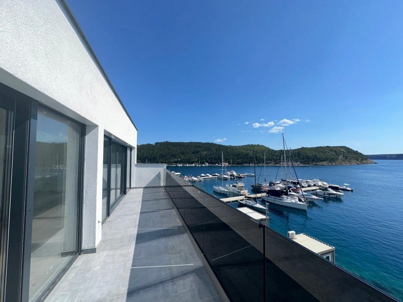 Az A3377-es ingatlan közvetlenül a tenger mellett - penthouse Crikvenica közelében.