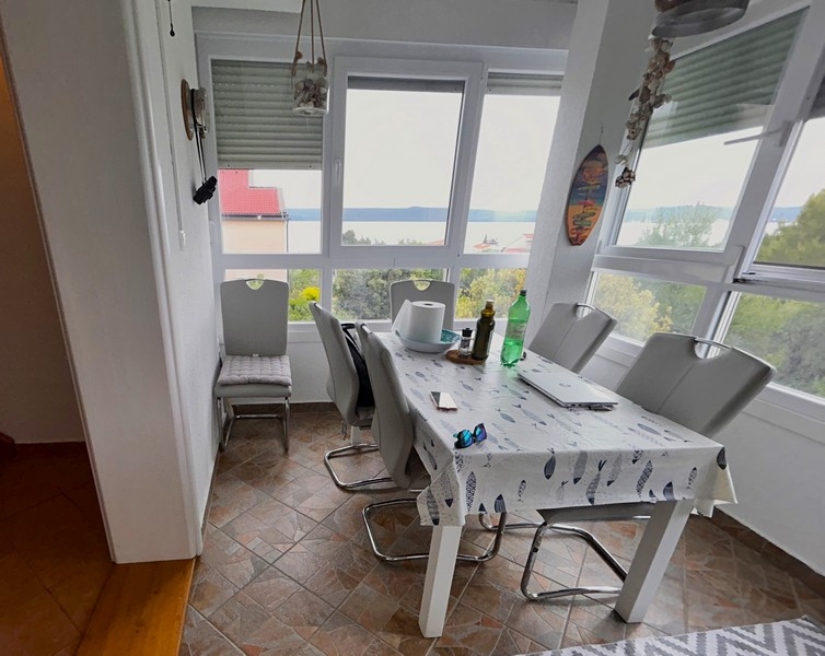 Terasz tengerre néző apartman A3383 Horvátországban.