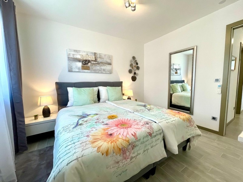 Egy másik hálószoba kényelmes ággyal.