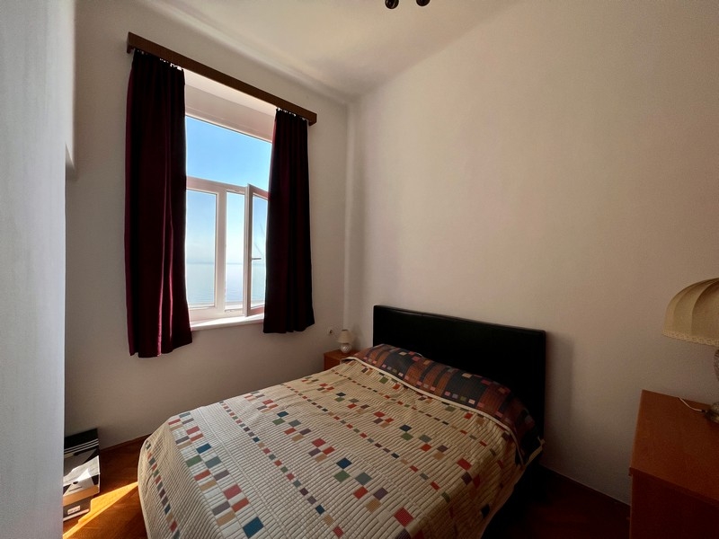 Hálószoba tengerre néző kilátással - ingatlan A3390 Opatija, Horvátország.
