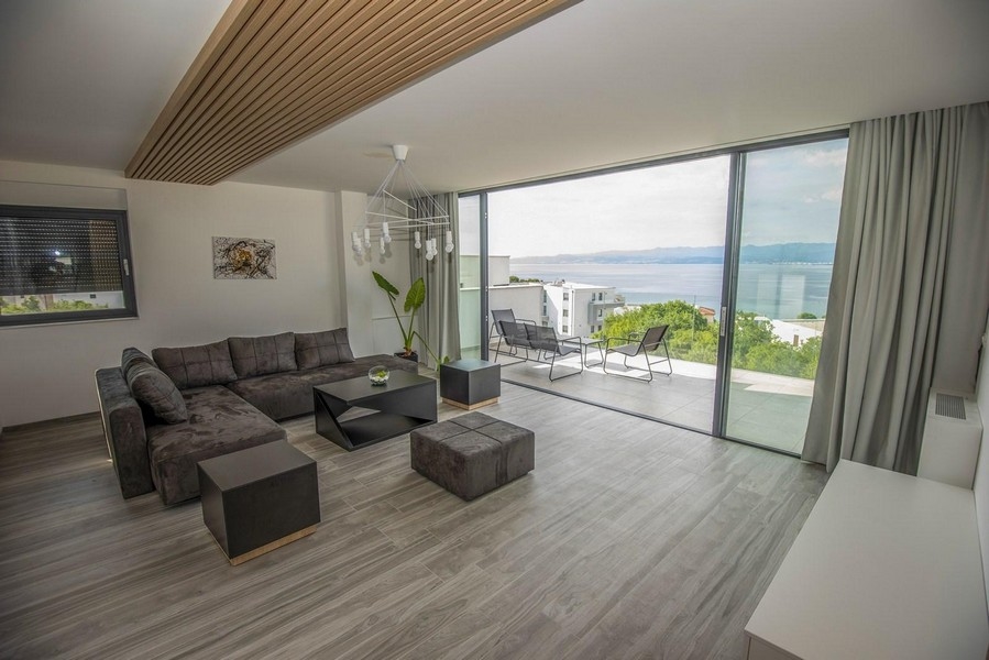 Az A3394-es ingatlan modern lakóterülete Horvátországban, Krk szigetén.