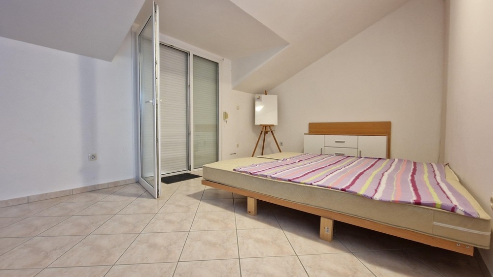 Az A3404 ingatlan hálószobája.