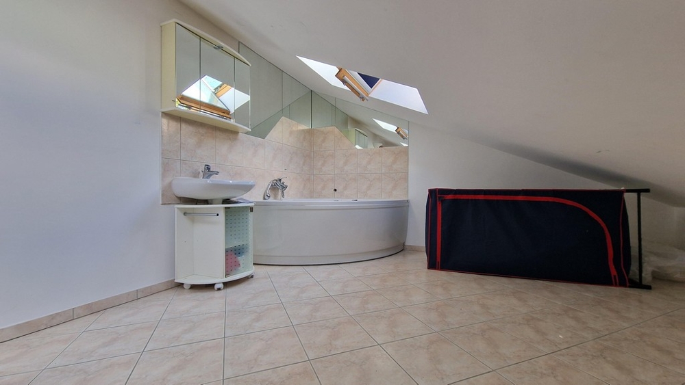 Fürdőszoba az emeleten.