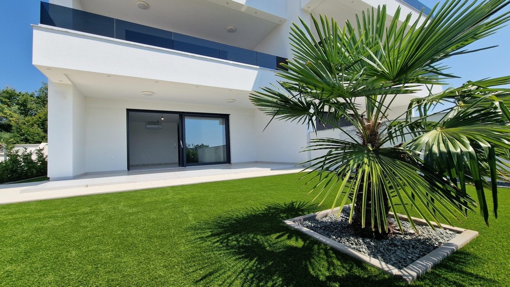 Vásároljon kertes földszinti lakást Horvátországban - Panorama Scouting.