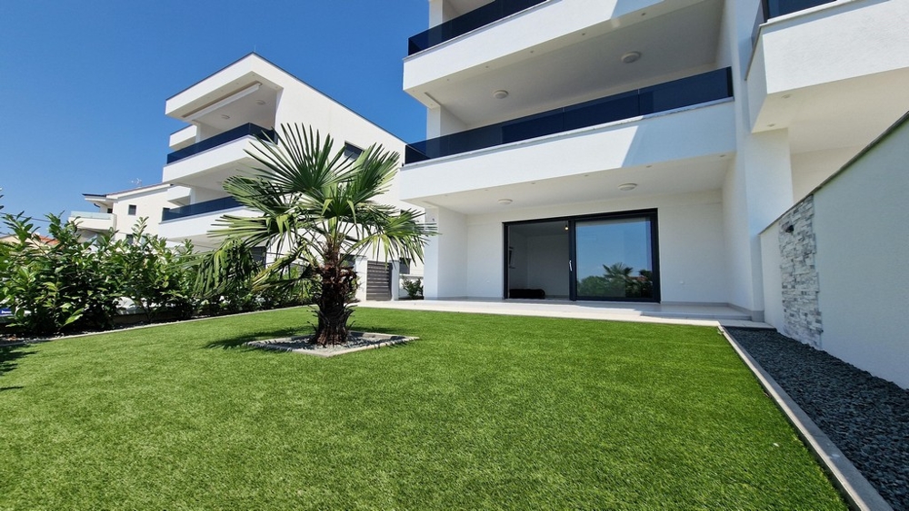 A horvátországi A3405 ingatlan kertje és pálmafája - Panoráma cserkészet.