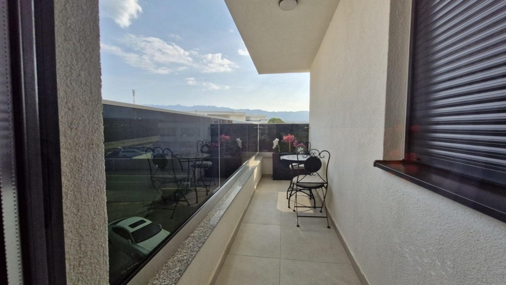 Az A3412-es apartman terasza (fedett) Novaljában.