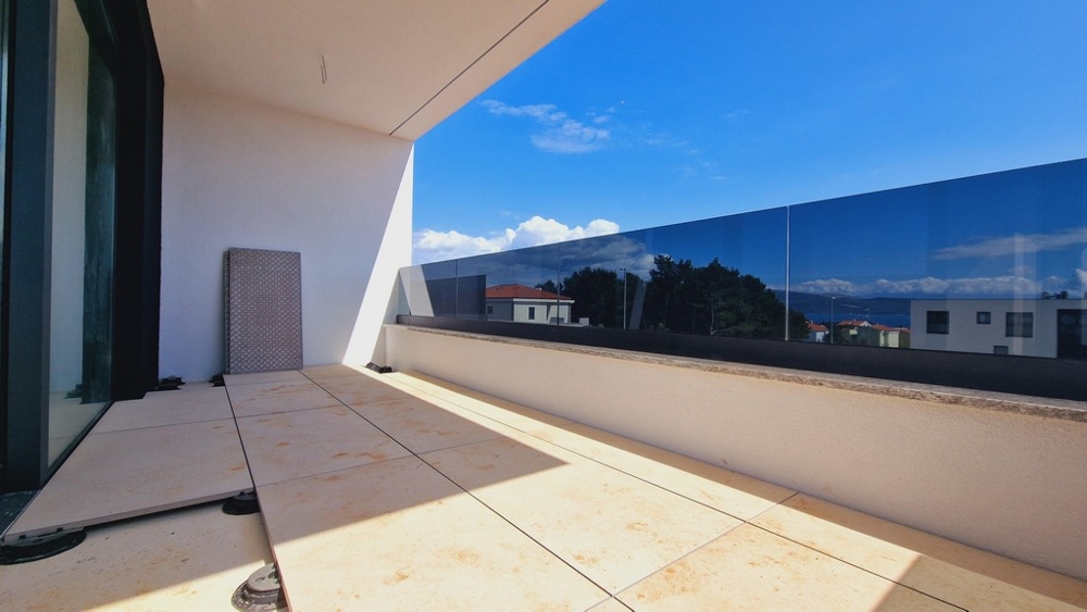 Az A3420-as ingatlan fedett terasza eladó a horvátországi Krk szigeten.