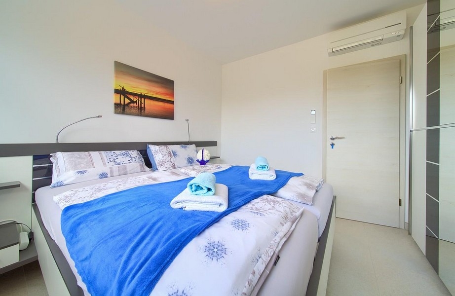 Légkondicionált hálószoba az A3444-es apartmanban.