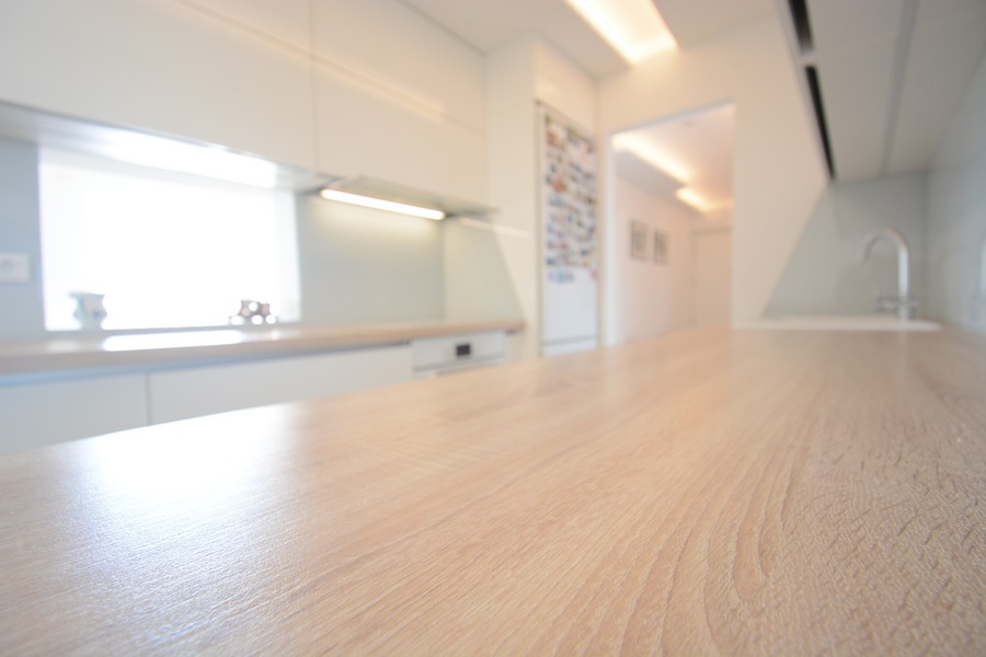 Modern konyha minőségi gépekkel.