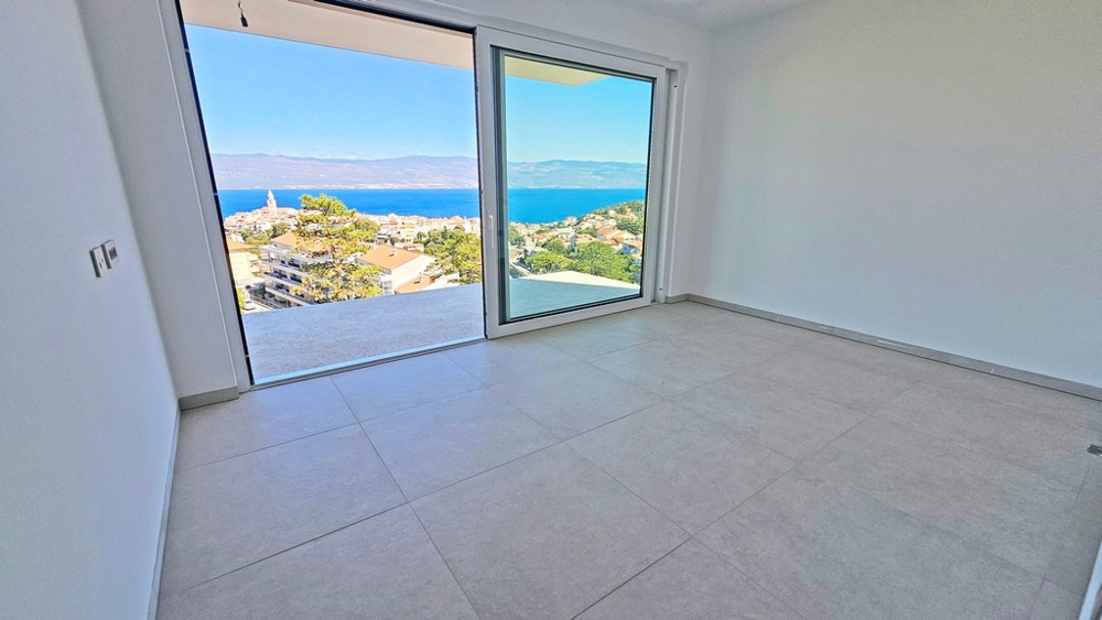 Nappali kilátással Vrbnik óvárosára és a Kvarner-öbölre, apartman A3480