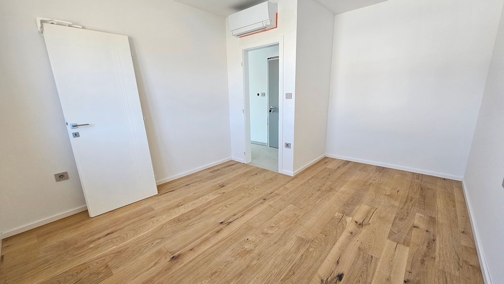 Második hálószoba parkettapadlóval és klímaberendezéssel, A3481 apartman