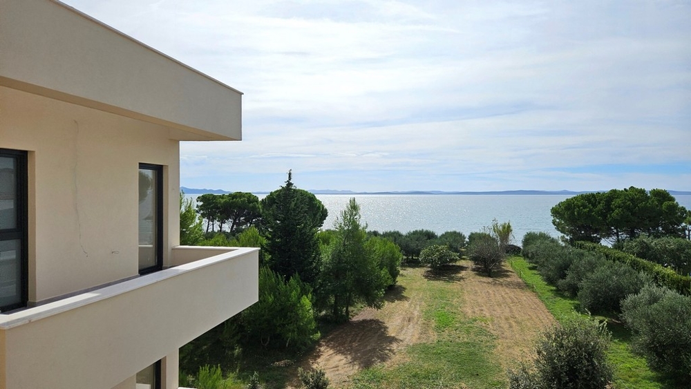 Tengerre néző ingatlan A3487 Privlakában, Zadar közelében.