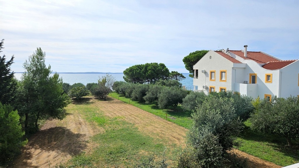 Kilátás a tenger partjára Privlakában - Panoráma cserkészet.