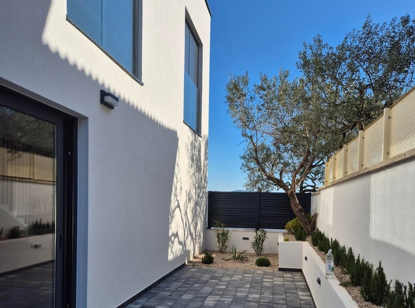 Apartman A3531 medencével, panorámás bejárással