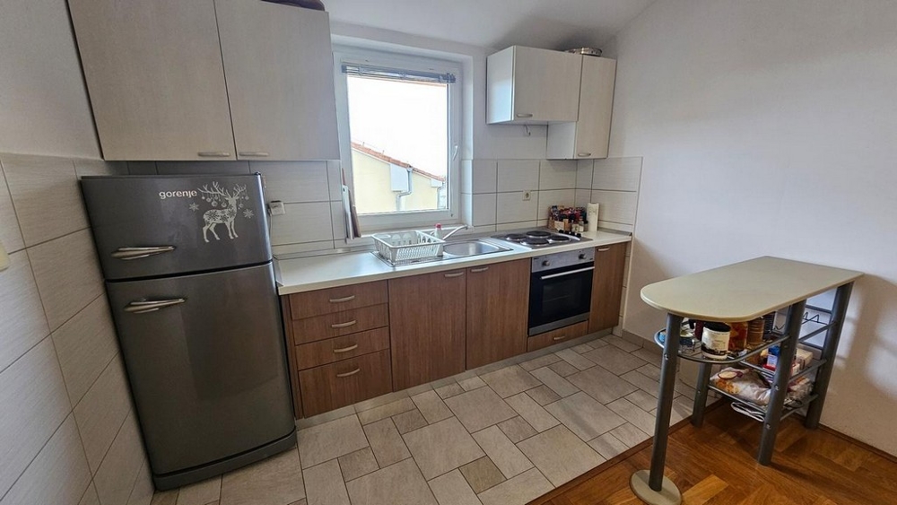 Konyha és kis bár.