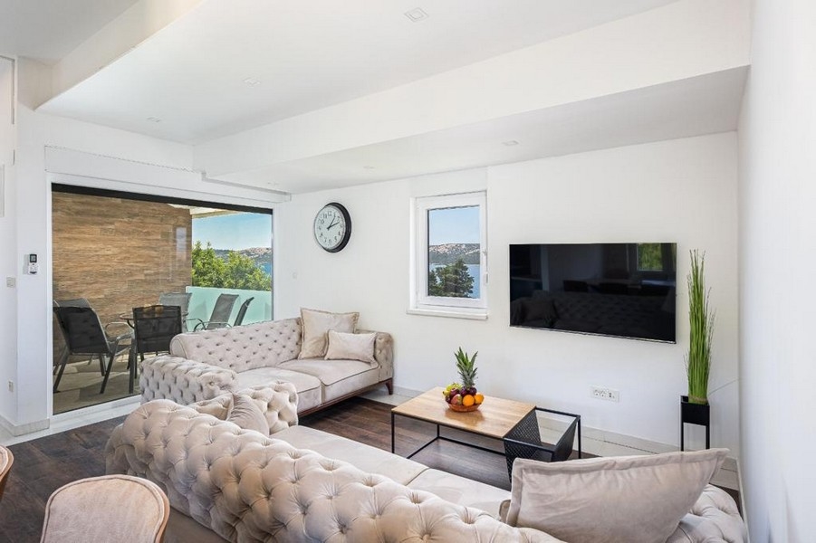 Nappali és tengerre néző - A3546-os lakás eladó Horvátországban.