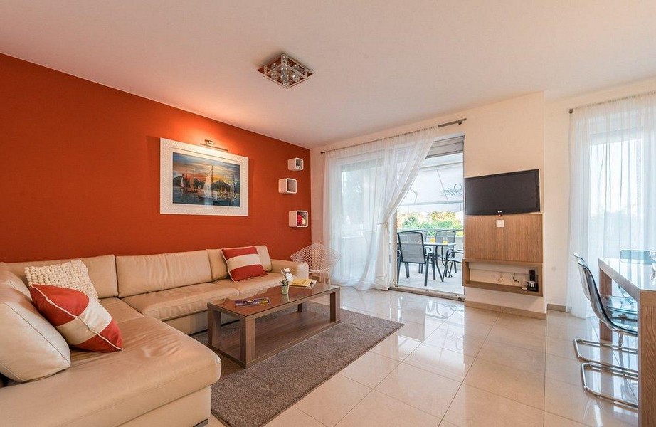 Világos nappali terasszal